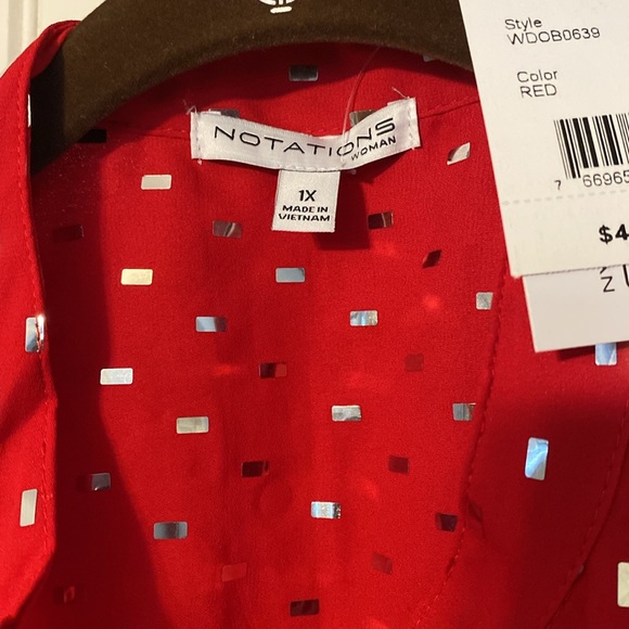 Show stopper dressy blouse. 1X 24” pit, 28” long, pretty sleeve detail. - Picture 4 of 4